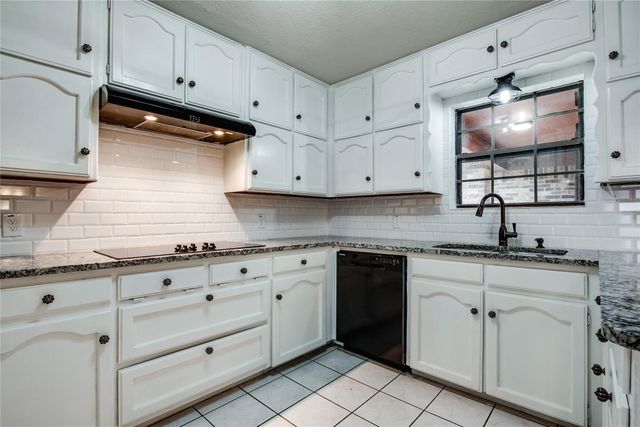 8966 Hialeah Circle S, North Richland Hills, TX 76182