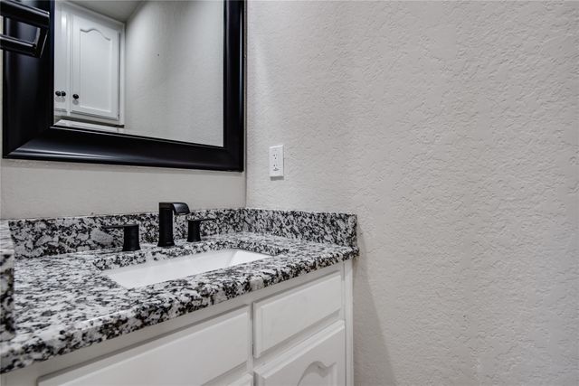 8966 Hialeah Circle S, North Richland Hills, TX 76182