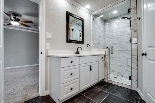 8966 Hialeah Circle S, North Richland Hills, TX 76182