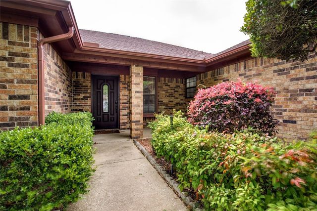 8966 Hialeah Circle S, North Richland Hills, TX 76182