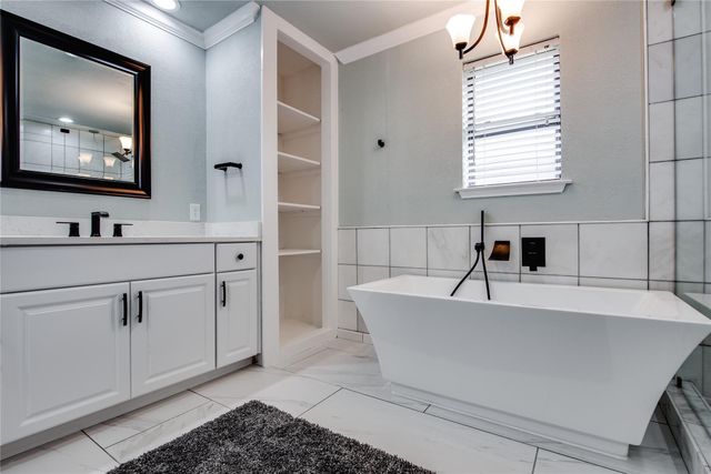 8966 Hialeah Circle S, North Richland Hills, TX 76182
