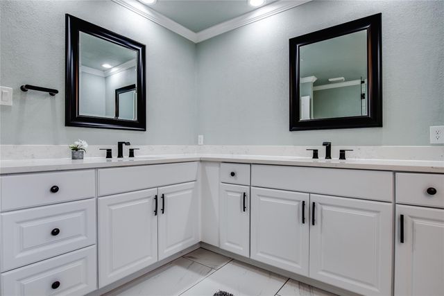 8966 Hialeah Circle S, North Richland Hills, TX 76182