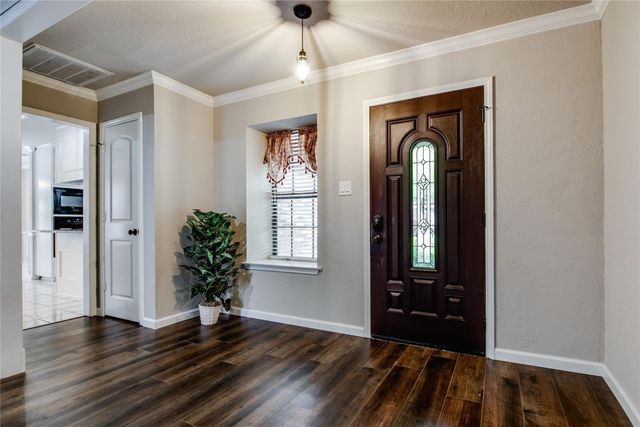 8966 Hialeah Circle S, North Richland Hills, TX 76182