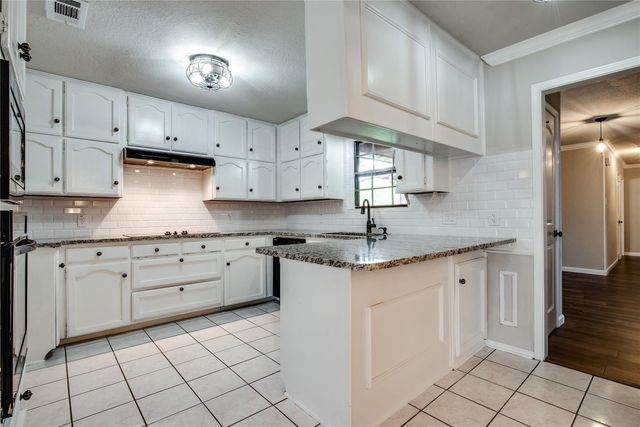 8966 Hialeah Circle S, North Richland Hills, TX 76182