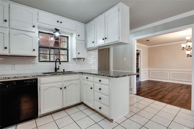 8966 Hialeah Circle S, North Richland Hills, TX 76182