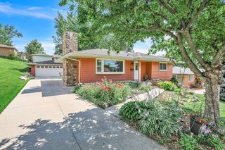 2445 E Tiffin Avenue, Des Moines, IA 50317