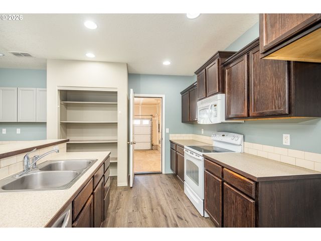 87741 RENDEZVOUS Loop, Veneta, OR 97487