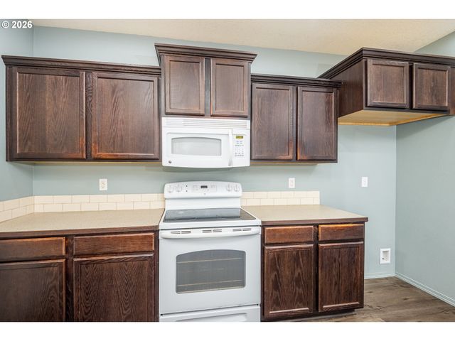 87741 RENDEZVOUS Loop, Veneta, OR 97487