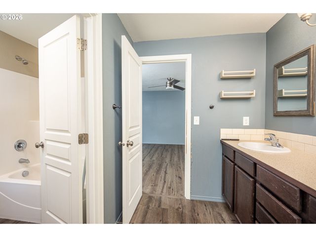 87741 RENDEZVOUS Loop, Veneta, OR 97487