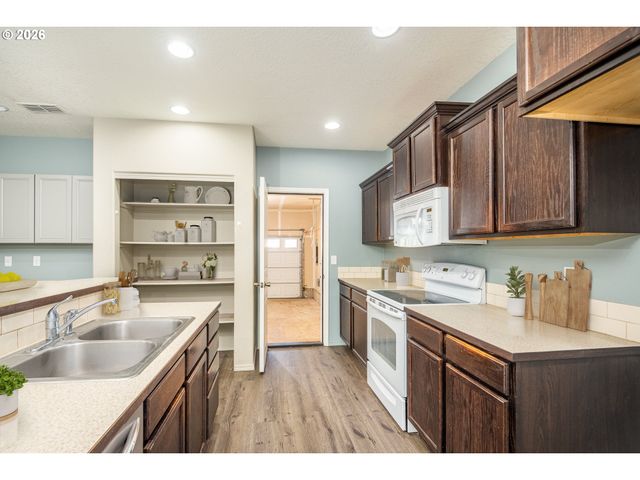 87741 RENDEZVOUS Loop, Veneta, OR 97487