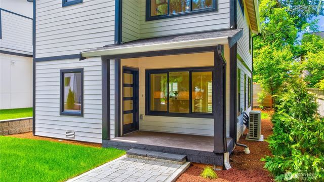 12644 NE 80th Street, Kirkland, WA 98033