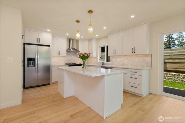12644 NE 80th Street, Kirkland, WA 98033