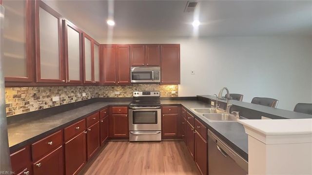 662 Lacy Oak DR, Chesapeake, VA 23320