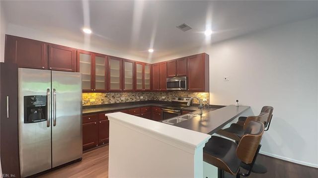 662 Lacy Oak DR, Chesapeake, VA 23320