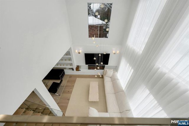 27 Knickerbocker Road, Closter, NJ 07624