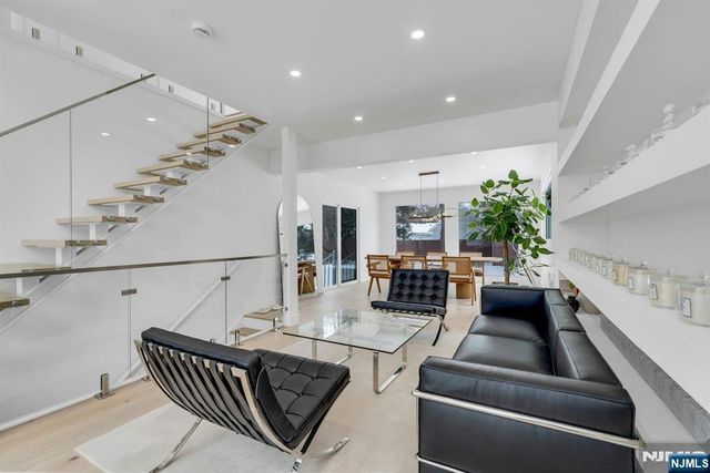 27 Knickerbocker Road, Closter, NJ 07624