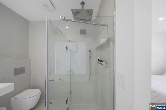 27 Knickerbocker Road, Closter, NJ 07624