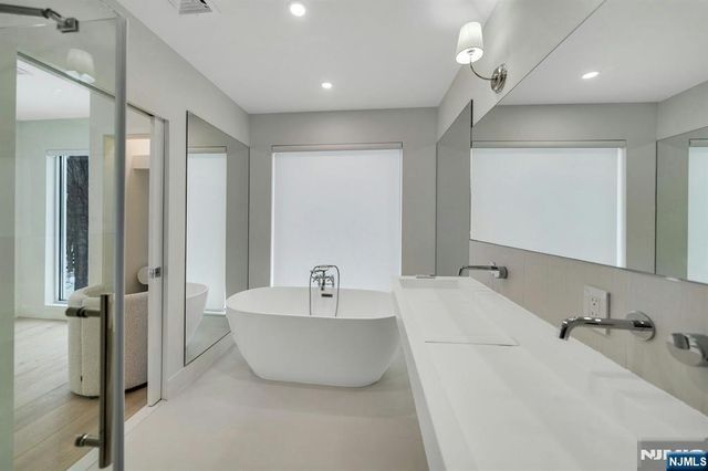 27 Knickerbocker Road, Closter, NJ 07624