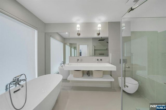 27 Knickerbocker Road, Closter, NJ 07624