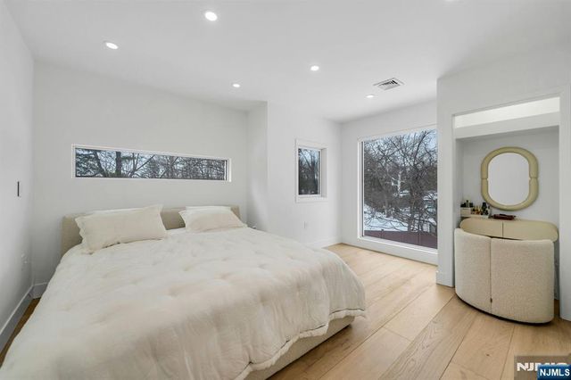 27 Knickerbocker Road, Closter, NJ 07624