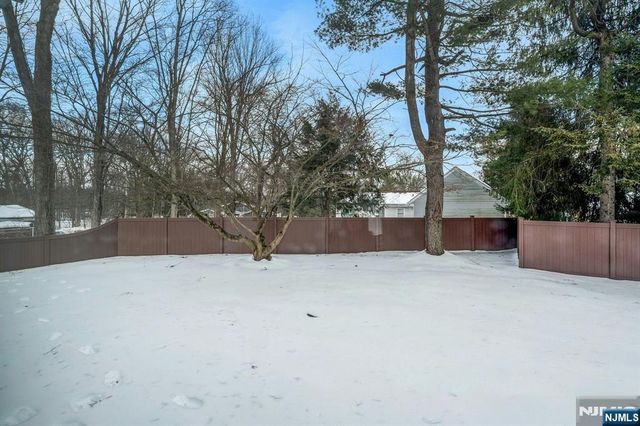 27 Knickerbocker Road, Closter, NJ 07624