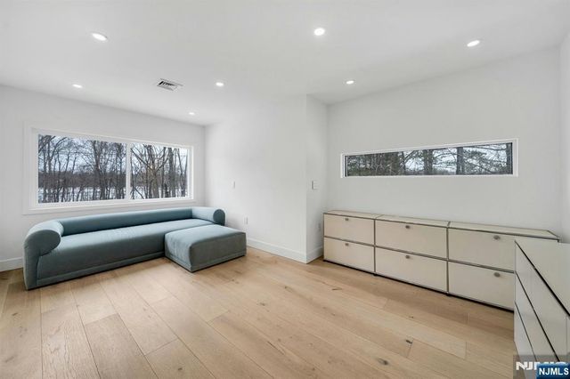 27 Knickerbocker Road, Closter, NJ 07624