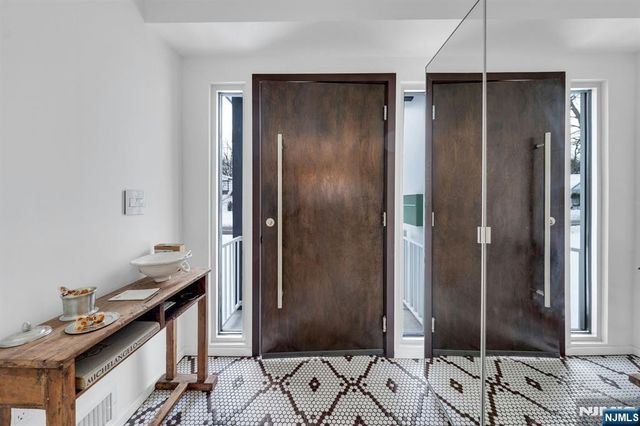 27 Knickerbocker Road, Closter, NJ 07624