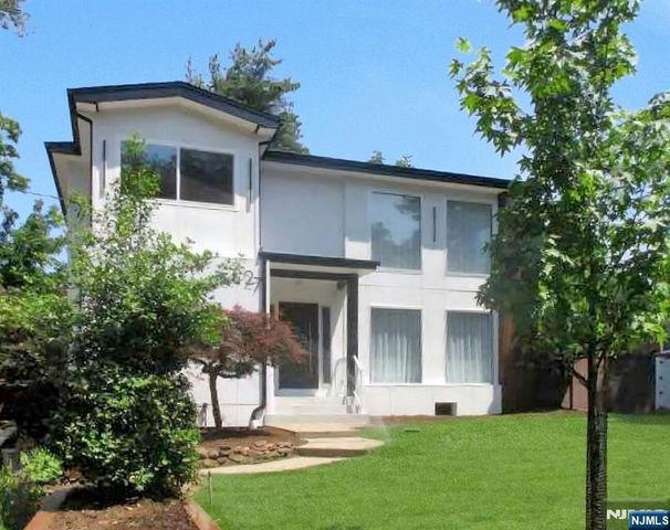 27 Knickerbocker Road, Closter, NJ 07624