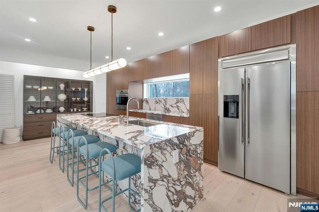 27 Knickerbocker Road, Closter, NJ 07624