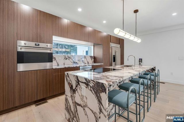 27 Knickerbocker Road, Closter, NJ 07624