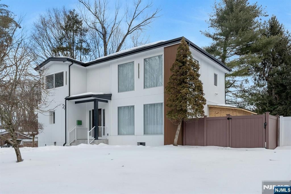 27 Knickerbocker Road, Closter, NJ 07624