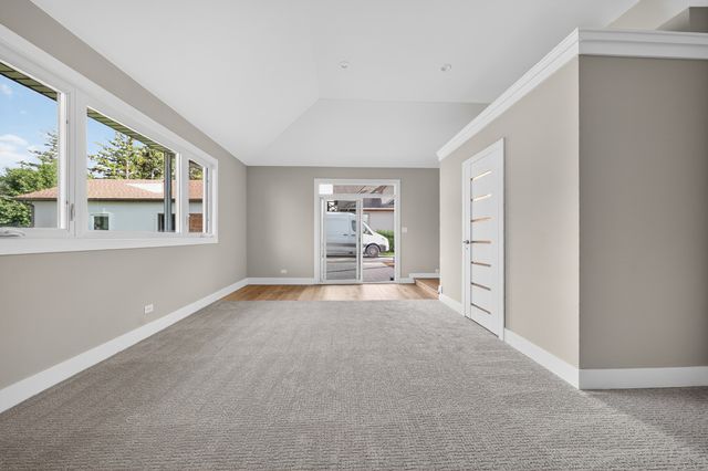 10409 S 82 Avenue, Palos Hills, IL 60465