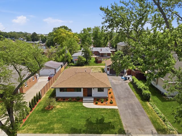 10409 S 82 Avenue, Palos Hills, IL 60465