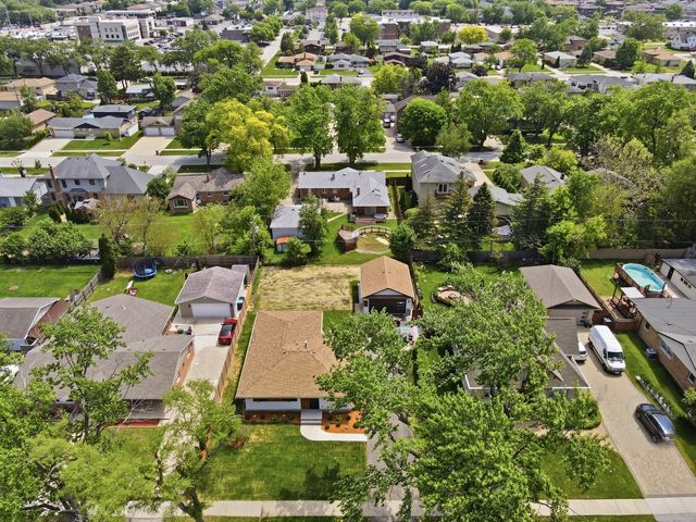 10409 S 82 Avenue, Palos Hills, IL 60465