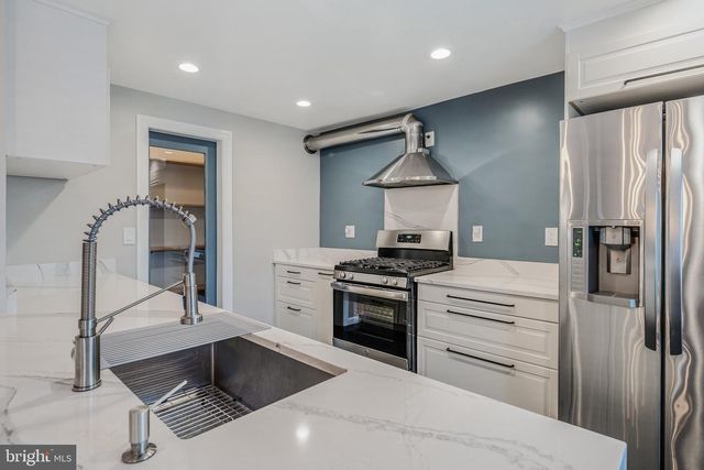 8105 OAKLAKE CT, Alexandria, VA 22309