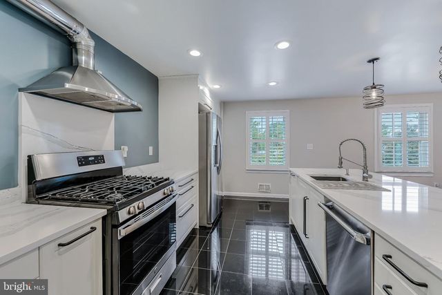 8105 OAKLAKE CT, Alexandria, VA 22309