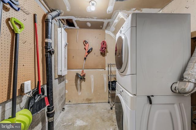 8105 OAKLAKE CT, Alexandria, VA 22309