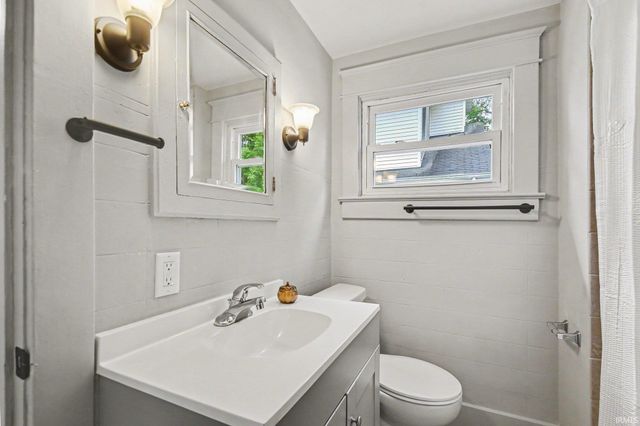 2215 Decamp Avenue, Elkhart, IN 46517