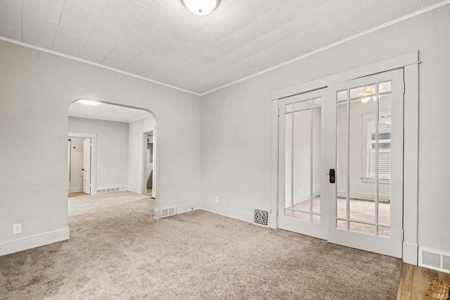 2215 Decamp Avenue, Elkhart, IN 46517