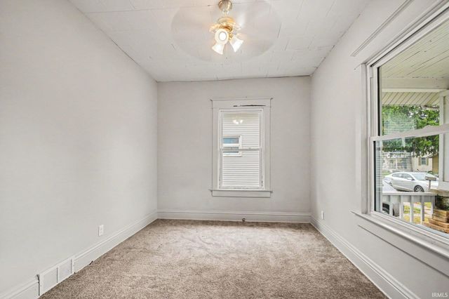 2215 Decamp Avenue, Elkhart, IN 46517