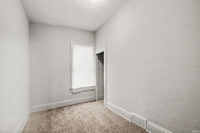 2215 Decamp Avenue, Elkhart, IN 46517
