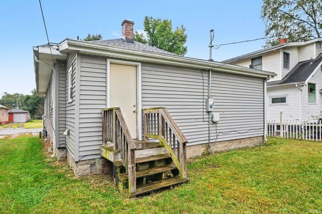 2215 Decamp Avenue, Elkhart, IN 46517