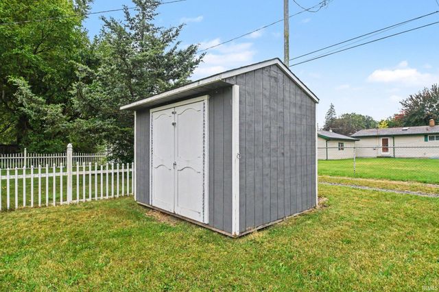 2215 Decamp Avenue, Elkhart, IN 46517