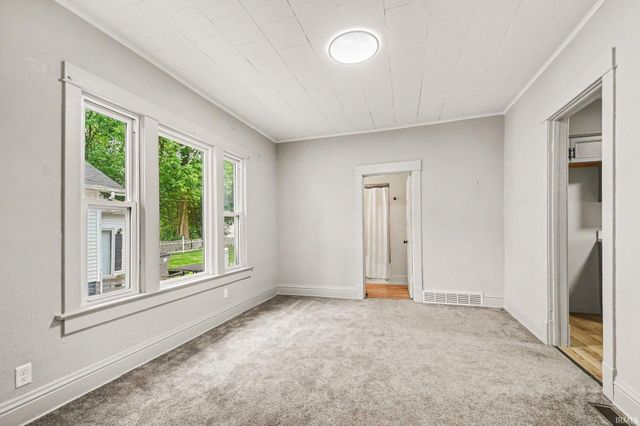 2215 Decamp Avenue, Elkhart, IN 46517