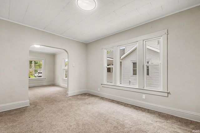 2215 Decamp Avenue, Elkhart, IN 46517