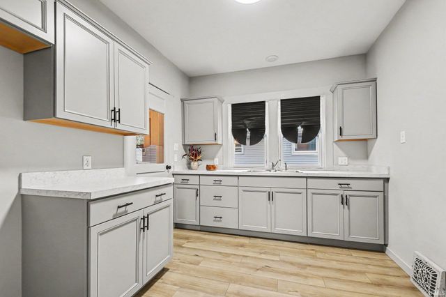 2215 Decamp Avenue, Elkhart, IN 46517