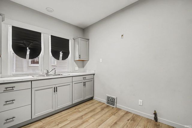 2215 Decamp Avenue, Elkhart, IN 46517