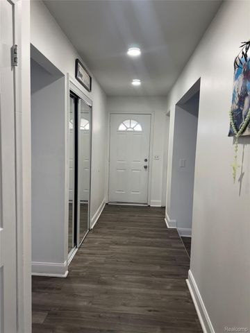 15794 Nader CT Court, Clinton Charter Township, MI 48038