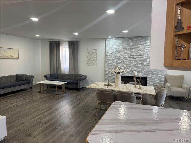 15794 Nader CT Court, Clinton Charter Township, MI 48038