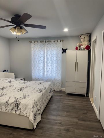 15794 Nader CT Court, Clinton Charter Township, MI 48038